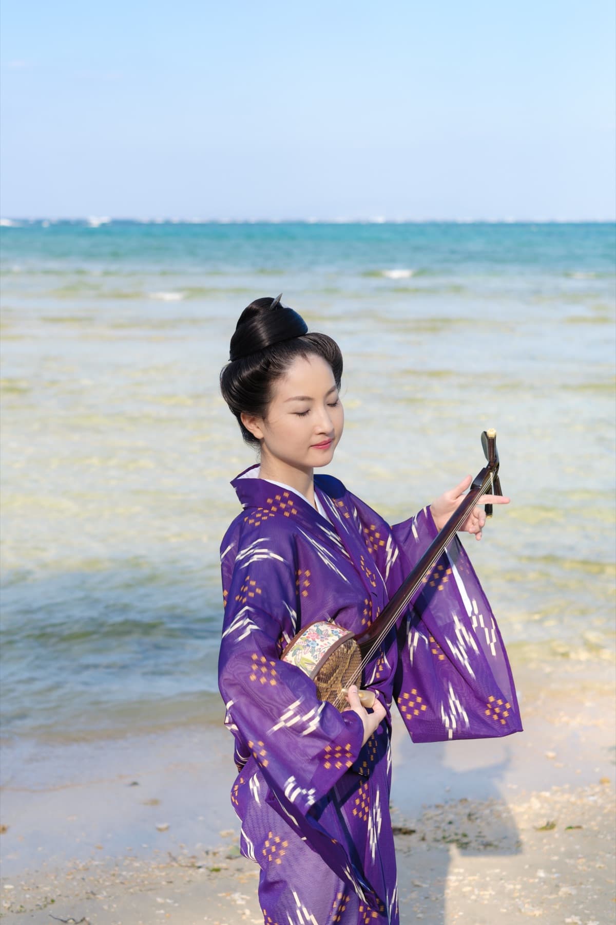 Ayumi Sakuraba, sanshin player and Okinawan folk singer